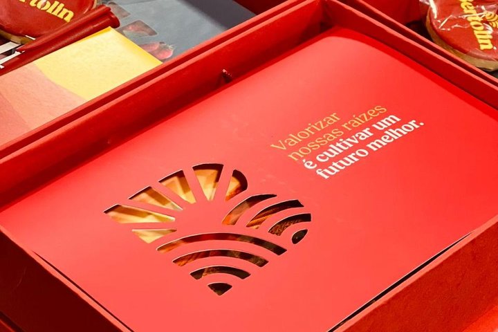 Caixas comemorativas do lançamento da nova marca Bertolin